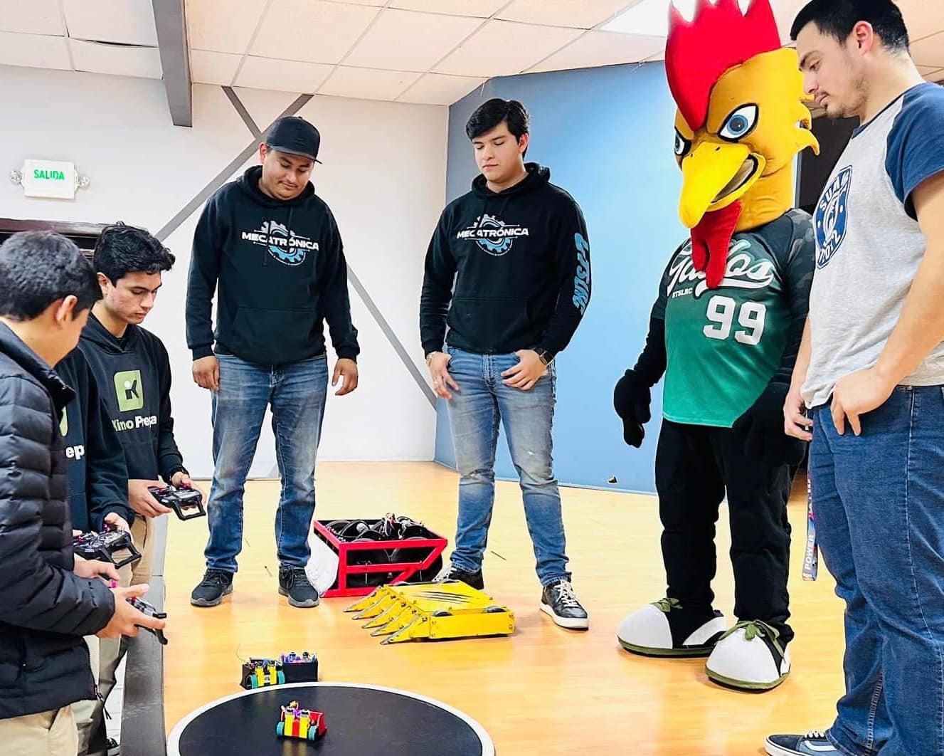 Universidad Tecnológica de SLRC busca a los mejores talentos en robótica de la frontera