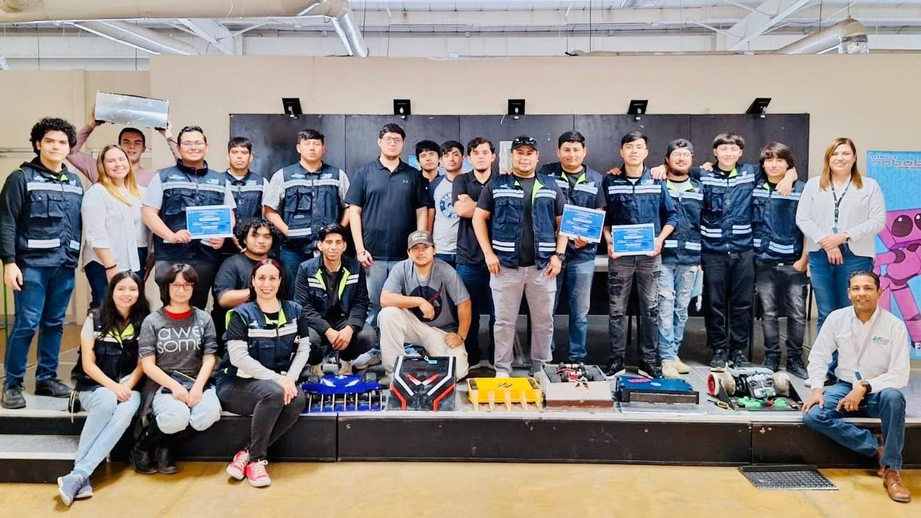 Gana alumnado de la Universidad Tecnológica de SLRC primeros lugares en Torneo de Robótica Crodit 2025